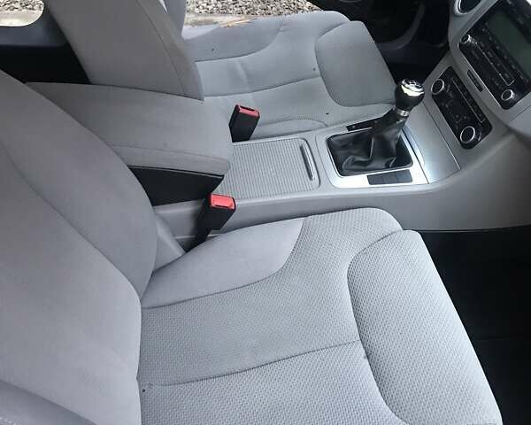 Черный Фольксваген Пассат, объемом двигателя 2 л и пробегом 239 тыс. км за 6600 $, фото 2 на Automoto.ua