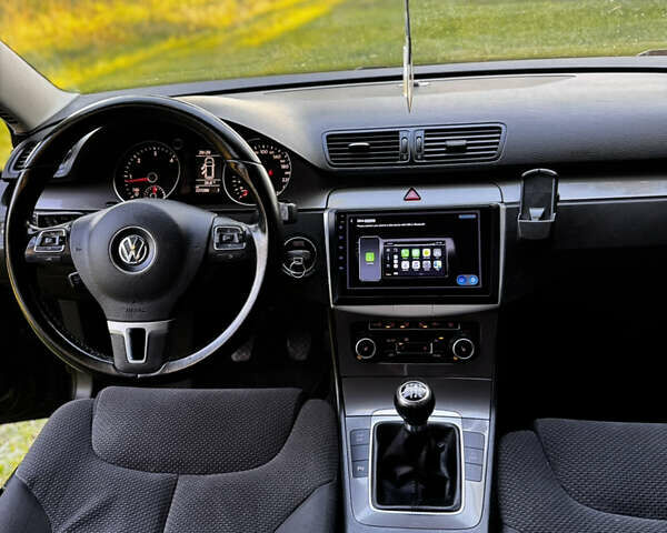 Черный Фольксваген Пассат, объемом двигателя 1.6 л и пробегом 229 тыс. км за 8222 $, фото 62 на Automoto.ua