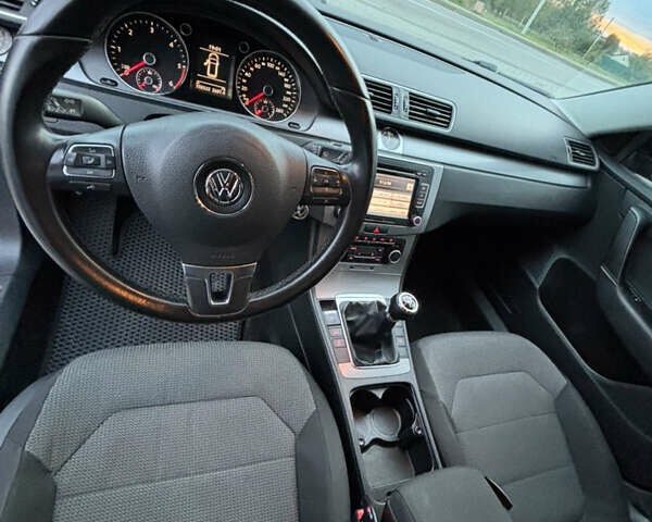 Черный Фольксваген Пассат, объемом двигателя 1.6 л и пробегом 333 тыс. км за 9300 $, фото 15 на Automoto.ua