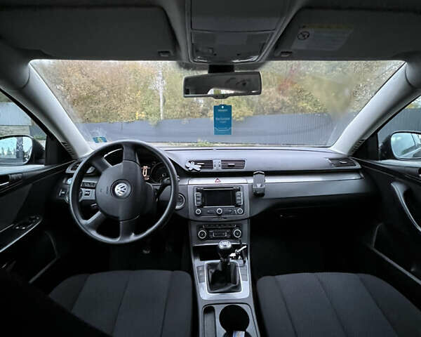 Черный Фольксваген Пассат, объемом двигателя 1.97 л и пробегом 322 тыс. км за 5850 $, фото 6 на Automoto.ua