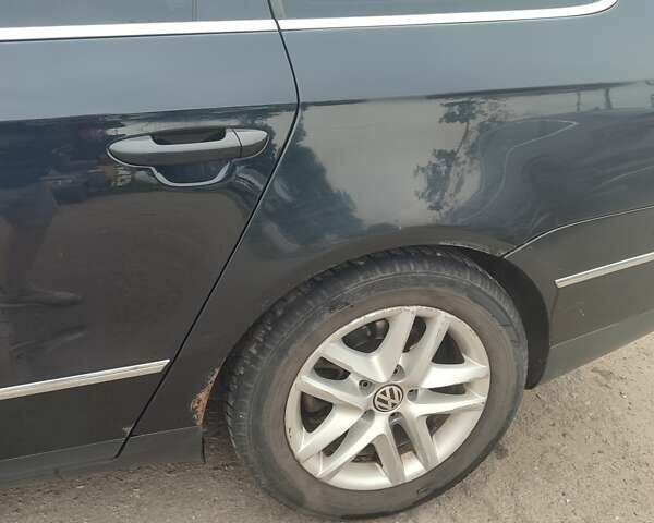 Черный Фольксваген Пассат, объемом двигателя 1.97 л и пробегом 286 тыс. км за 7000 $, фото 11 на Automoto.ua