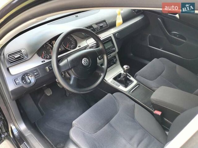 Чорний Фольксваген Пассат, об'ємом двигуна 1.4 л та пробігом 175 тис. км за 8950 $, фото 29 на Automoto.ua