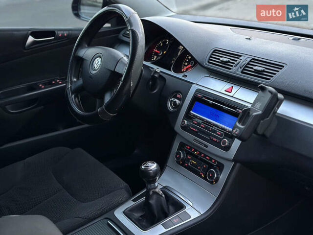 Чорний Фольксваген Пассат, об'ємом двигуна 1.6 л та пробігом 285 тис. км за 6999 $, фото 35 на Automoto.ua