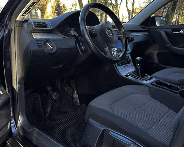 Черный Фольксваген Пассат, объемом двигателя 1.97 л и пробегом 320 тыс. км за 9500 $, фото 9 на Automoto.ua