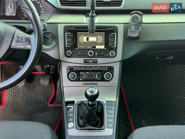 Черный Фольксваген Пассат, объемом двигателя 1.6 л и пробегом 230 тыс. км за 9990 $, фото 16 на Automoto.ua