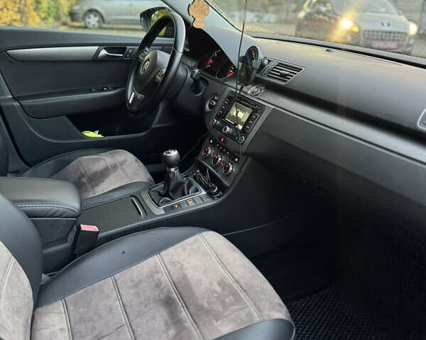 Черный Фольксваген Пассат, объемом двигателя 1.6 л и пробегом 244 тыс. км за 8750 $, фото 17 на Automoto.ua