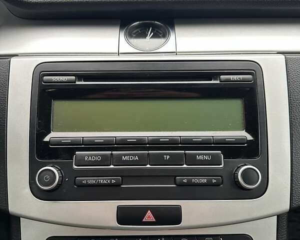 Черный Фольксваген Пассат, объемом двигателя 1.6 л и пробегом 317 тыс. км за 10200 $, фото 19 на Automoto.ua