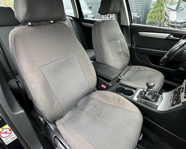 Чорний Фольксваген Пассат, об'ємом двигуна 1.6 л та пробігом 317 тис. км за 10200 $, фото 18 на Automoto.ua