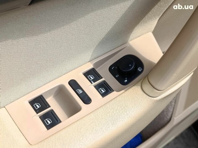 Чорний Фольксваген Пассат, об'ємом двигуна 1.6 л та пробігом 264 тис. км за 8990 $, фото 15 на Automoto.ua