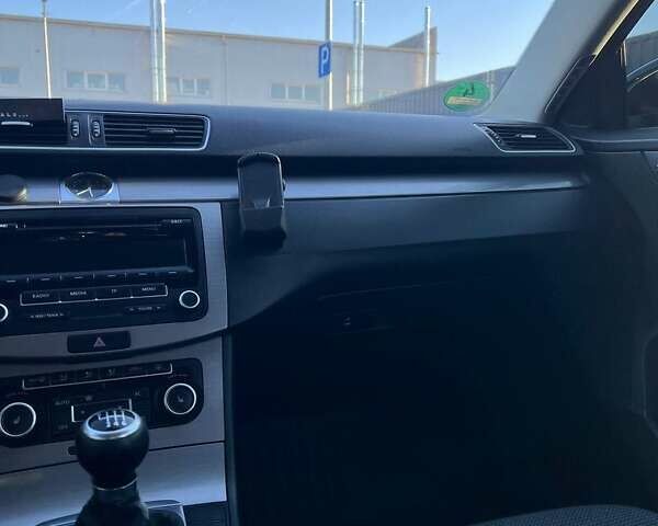 Чорний Фольксваген Пассат, об'ємом двигуна 1.97 л та пробігом 330 тис. км за 10500 $, фото 20 на Automoto.ua