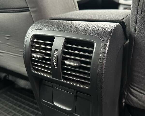 Черный Фольксваген Пассат, объемом двигателя 1.6 л и пробегом 317 тыс. км за 10200 $, фото 25 на Automoto.ua