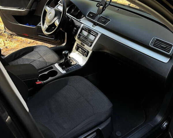 Чорний Фольксваген Пассат, об'ємом двигуна 1.6 л та пробігом 296 тис. км за 9700 $, фото 12 на Automoto.ua