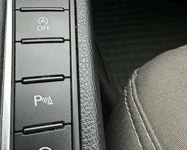 Черный Фольксваген Пассат, объемом двигателя 1.6 л и пробегом 317 тыс. км за 10200 $, фото 35 на Automoto.ua