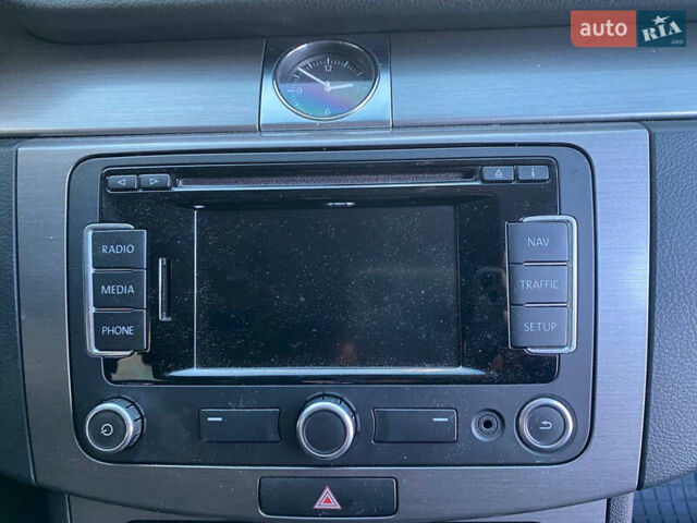 Чорний Фольксваген Пассат, об'ємом двигуна 2 л та пробігом 257 тис. км за 9990 $, фото 7 на Automoto.ua