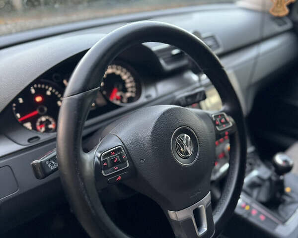 Черный Фольксваген Пассат, объемом двигателя 1.6 л и пробегом 244 тыс. км за 8750 $, фото 15 на Automoto.ua