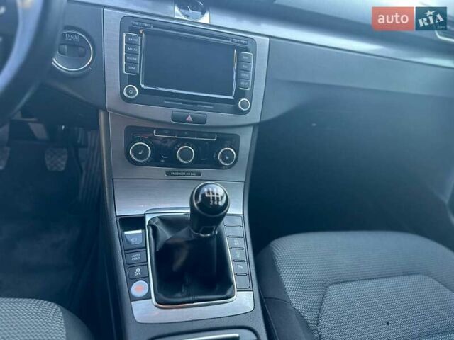 Чорний Фольксваген Пассат, об'ємом двигуна 2 л та пробігом 279 тис. км за 9700 $, фото 47 на Automoto.ua