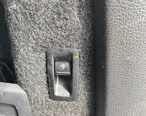 Черный Фольксваген Пассат, объемом двигателя 1.97 л и пробегом 274 тыс. км за 9699 $, фото 13 на Automoto.ua