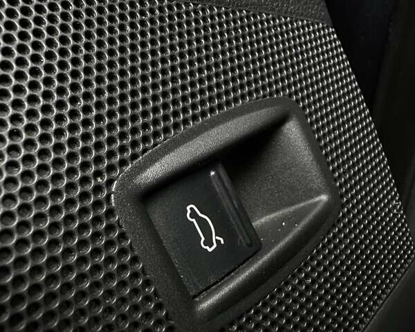 Чорний Фольксваген Пассат, об'ємом двигуна 1.6 л та пробігом 317 тис. км за 10200 $, фото 29 на Automoto.ua