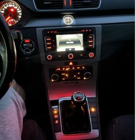 Черный Фольксваген Пассат, объемом двигателя 1.6 л и пробегом 340 тыс. км за 9100 $, фото 6 на Automoto.ua