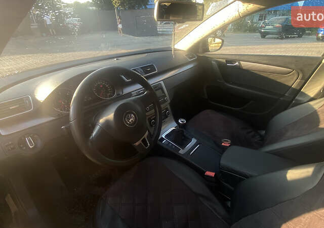 Черный Фольксваген Пассат, объемом двигателя 1.6 л и пробегом 290 тыс. км за 8600 $, фото 4 на Automoto.ua