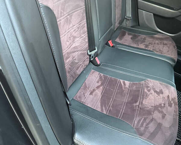 Черный Фольксваген Пассат, объемом двигателя 1.6 л и пробегом 235 тыс. км за 11000 $, фото 24 на Automoto.ua