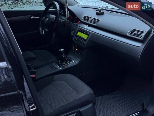 Черный Фольксваген Пассат, объемом двигателя 1.6 л и пробегом 278 тыс. км за 8400 $, фото 24 на Automoto.ua