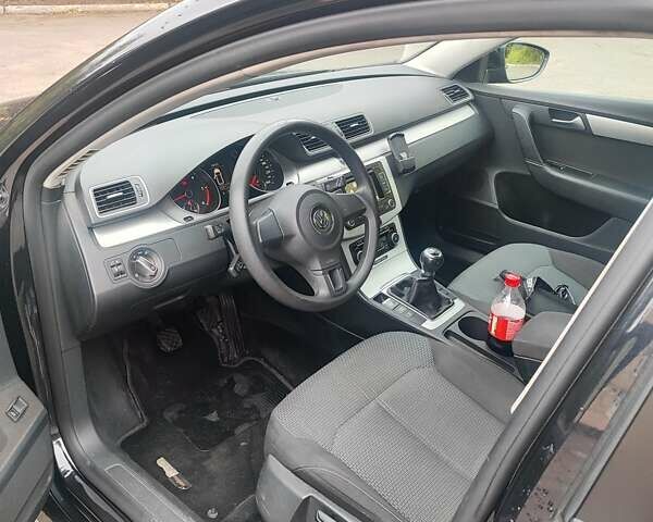 Чорний Фольксваген Пассат, об'ємом двигуна 1.6 л та пробігом 193 тис. км за 10500 $, фото 7 на Automoto.ua