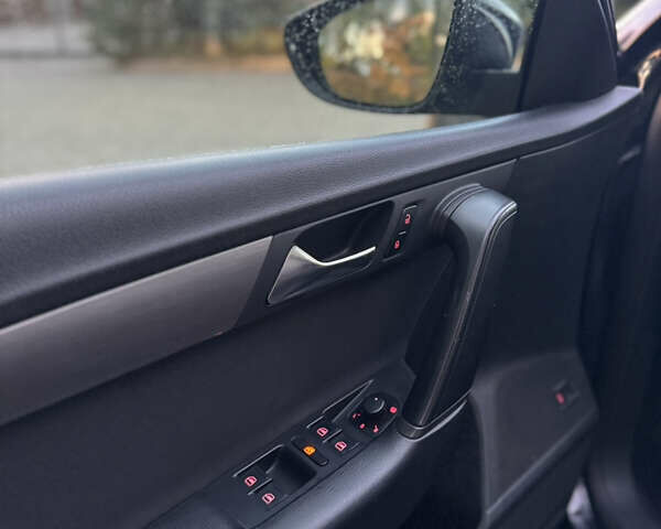 Черный Фольксваген Пассат, объемом двигателя 1.6 л и пробегом 244 тыс. км за 8750 $, фото 10 на Automoto.ua