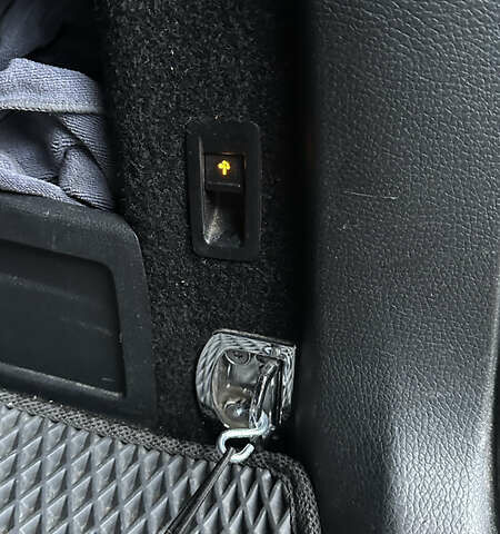 Черный Фольксваген Пассат, объемом двигателя 1.97 л и пробегом 310 тыс. км за 10500 $, фото 13 на Automoto.ua