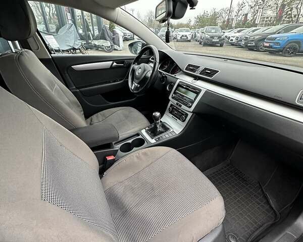 Чорний Фольксваген Пассат, об'ємом двигуна 1.6 л та пробігом 317 тис. км за 10200 $, фото 19 на Automoto.ua