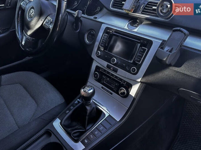 Черный Фольксваген Пассат, объемом двигателя 1.97 л и пробегом 320 тыс. км за 9500 $, фото 3 на Automoto.ua