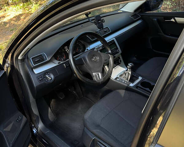 Чорний Фольксваген Пассат, об'ємом двигуна 1.6 л та пробігом 296 тис. км за 9700 $, фото 11 на Automoto.ua