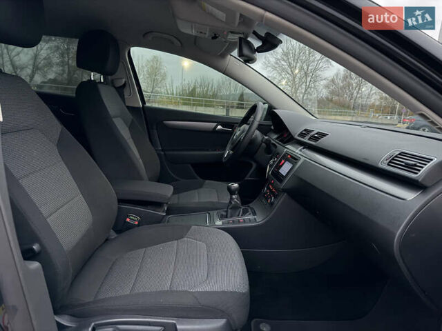 Черный Фольксваген Пассат, объемом двигателя 1.6 л и пробегом 228 тыс. км за 8900 $, фото 19 на Automoto.ua