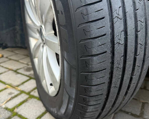 Черный Фольксваген Пассат, объемом двигателя 1.6 л и пробегом 235 тыс. км за 11000 $, фото 26 на Automoto.ua