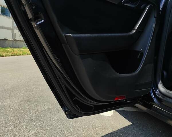 Черный Фольксваген Пассат, объемом двигателя 1.97 л и пробегом 274 тыс. км за 9699 $, фото 22 на Automoto.ua