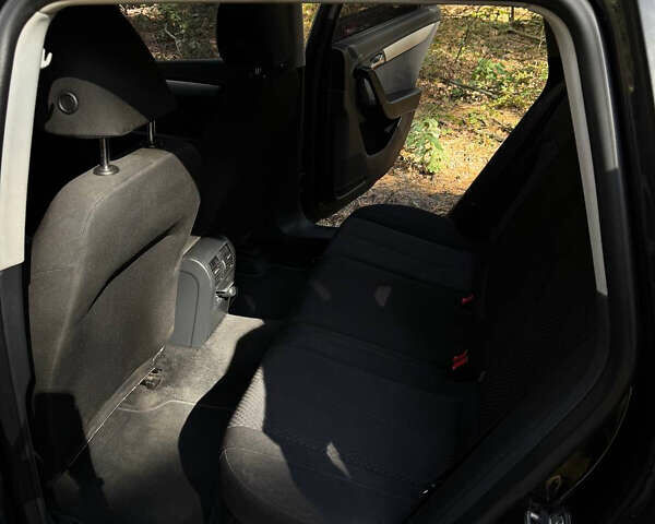 Чорний Фольксваген Пассат, об'ємом двигуна 1.6 л та пробігом 296 тис. км за 9700 $, фото 9 на Automoto.ua