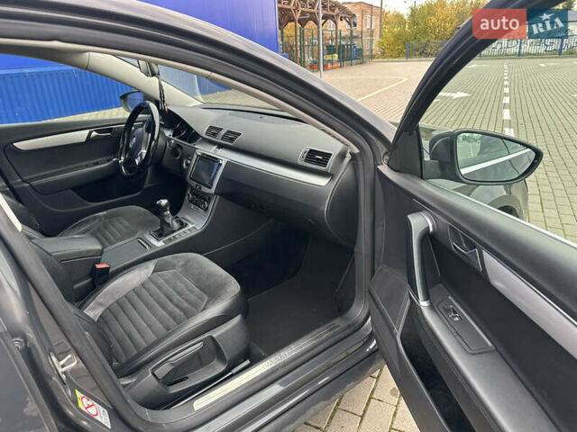 Черный Фольксваген Пассат, объемом двигателя 2 л и пробегом 247 тыс. км за 7800 $, фото 15 на Automoto.ua