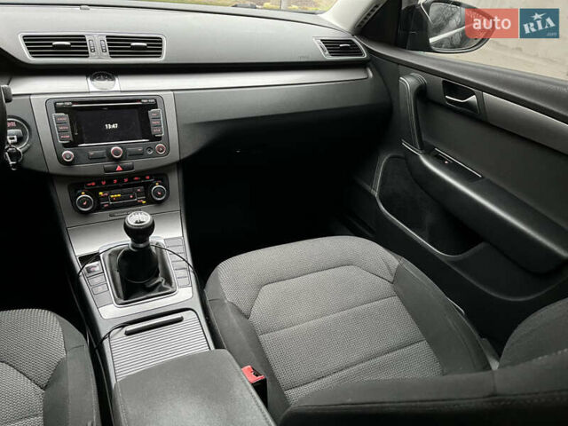 Чорний Фольксваген Пассат, об'ємом двигуна 1.97 л та пробігом 258 тис. км за 10000 $, фото 11 на Automoto.ua