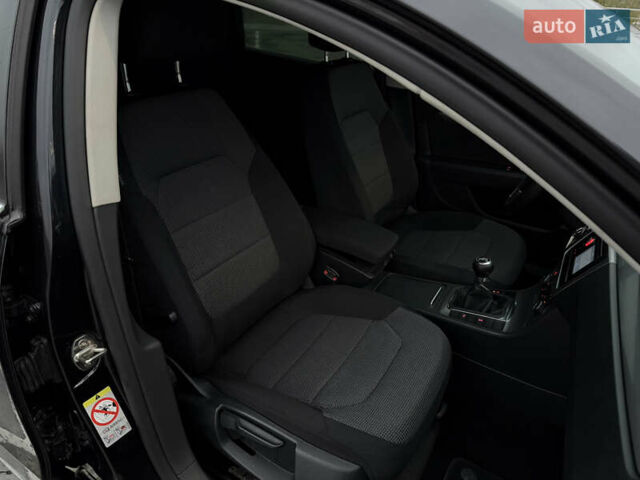 Черный Фольксваген Пассат, объемом двигателя 1.6 л и пробегом 228 тыс. км за 8900 $, фото 15 на Automoto.ua