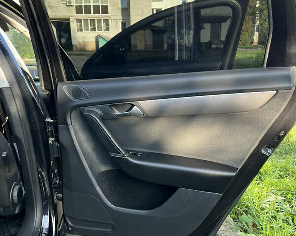 Черный Фольксваген Пассат, объемом двигателя 1.97 л и пробегом 283 тыс. км за 11500 $, фото 53 на Automoto.ua