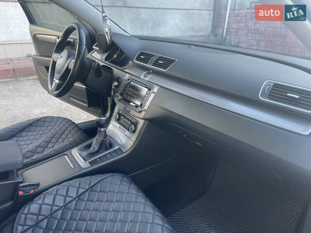 Черный Фольксваген Пассат, объемом двигателя 1.6 л и пробегом 304 тыс. км за 9500 $, фото 15 на Automoto.ua