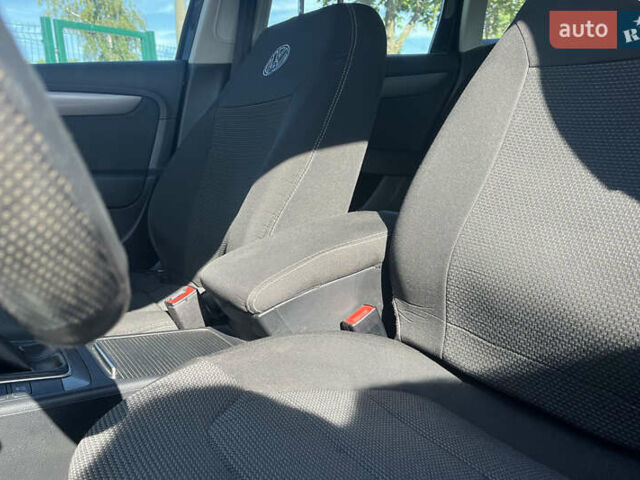 Черный Фольксваген Пассат, объемом двигателя 1.97 л и пробегом 130 тыс. км за 10000 $, фото 12 на Automoto.ua