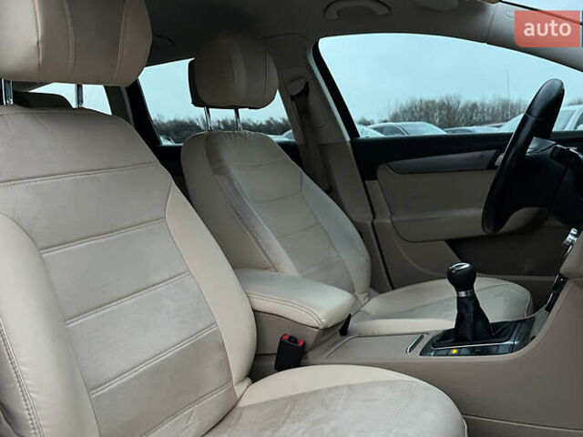 Чорний Фольксваген Пассат, об'ємом двигуна 1.6 л та пробігом 311 тис. км за 8200 $, фото 16 на Automoto.ua