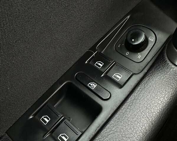 Чорний Фольксваген Пассат, об'ємом двигуна 1.6 л та пробігом 317 тис. км за 10200 $, фото 28 на Automoto.ua