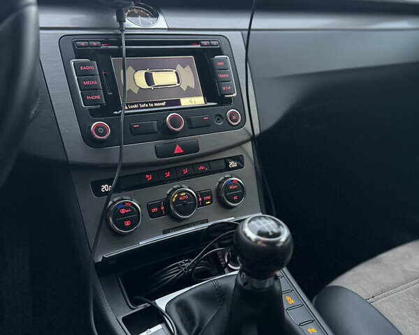 Черный Фольксваген Пассат, объемом двигателя 1.6 л и пробегом 244 тыс. км за 8750 $, фото 13 на Automoto.ua