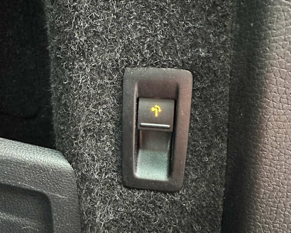 Черный Фольксваген Пассат, объемом двигателя 2 л и пробегом 227 тыс. км за 13500 $, фото 62 на Automoto.ua