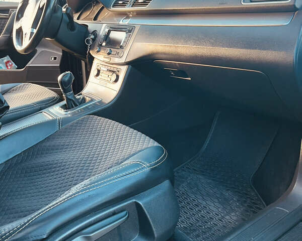 Черный Фольксваген Пассат, объемом двигателя 1.4 л и пробегом 264 тыс. км за 9000 $, фото 6 на Automoto.ua