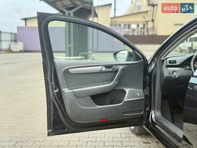 Черный Фольксваген Пассат, объемом двигателя 2 л и пробегом 263 тыс. км за 10499 $, фото 29 на Automoto.ua