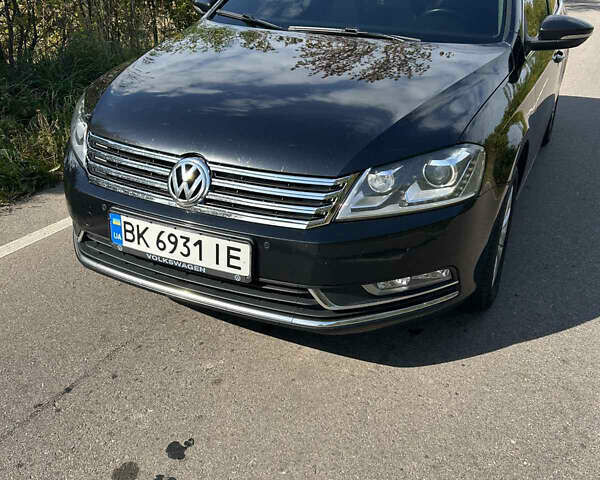 Черный Фольксваген Пассат, объемом двигателя 1.97 л и пробегом 321 тыс. км за 10200 $, фото 4 на Automoto.ua