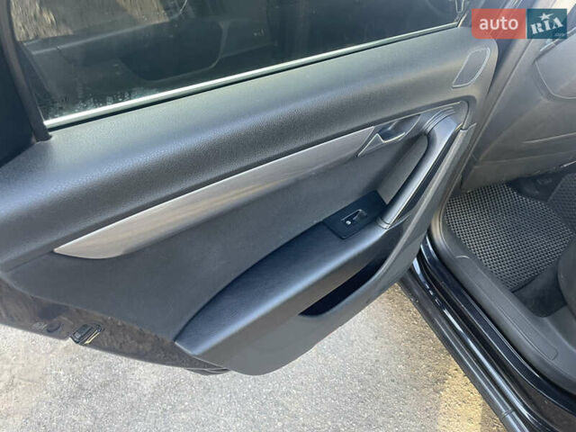 Черный Фольксваген Пассат, объемом двигателя 1.6 л и пробегом 304 тыс. км за 9500 $, фото 24 на Automoto.ua